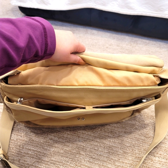 Mandarina Duck Messenger Bag - Picture 10 of 15